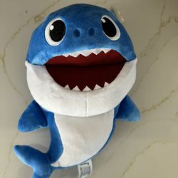 Pinkfong Baby Shark OfficialSong Puppet with Tempo Control - Daddy Shark - Interactive Preschool Plush Toy 