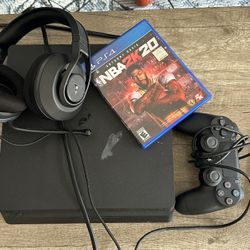 PS4 1TB CONSOLE With Headset Controller And Game
