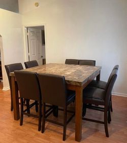 8 chairs table, like new