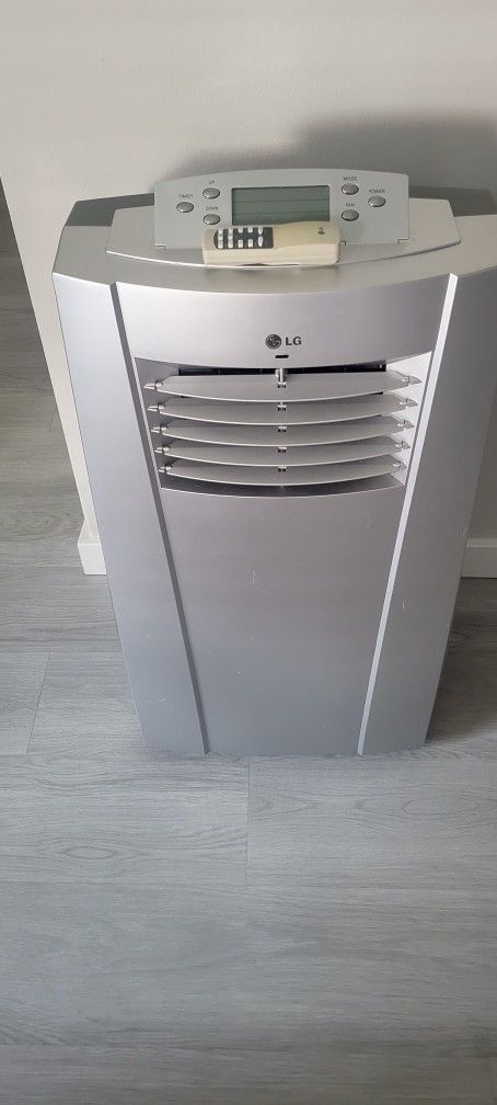 PORTABLE AIR CONDITIONER