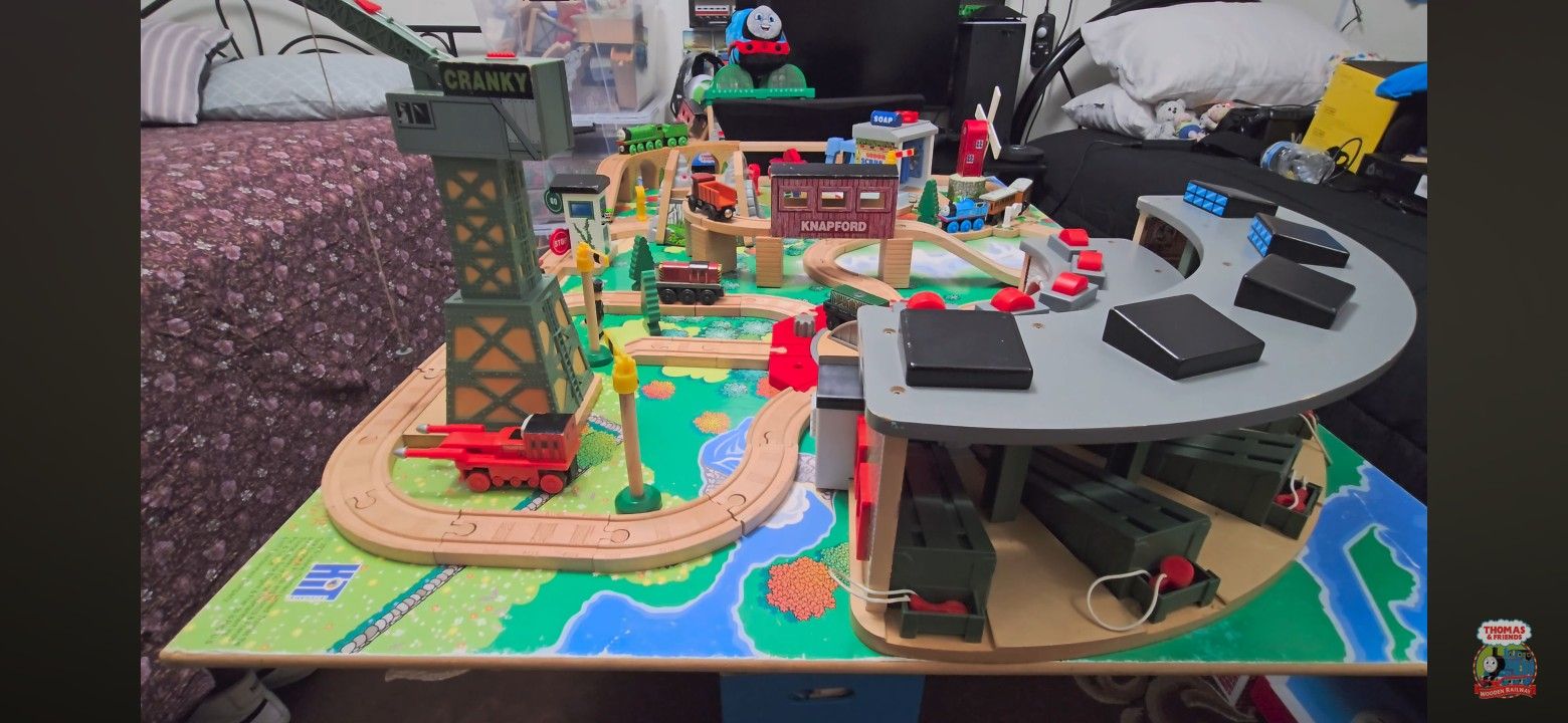 Thomas And Friends Wooden Railway Deluxe Sights And Sounds Set