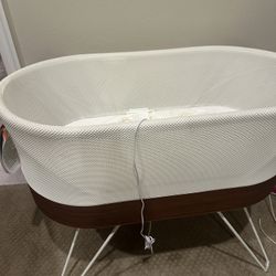 Snoo Like Brand New With Unopened Brand New Lola Crib