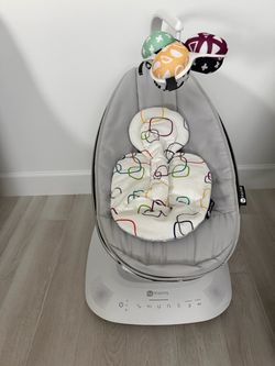 4moms mamaRoo Baby Swing Model 1046 – Excellent Condition like new
