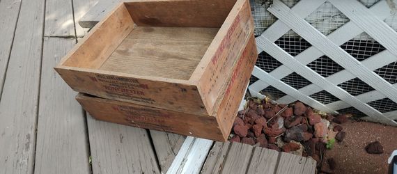 Vintage wooden ammo box (2)