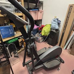 LOW PRICE MOVING- ELLIPTICAL 
