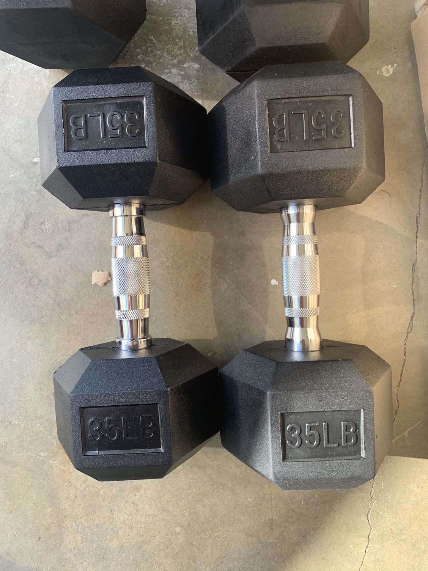 pair of 35lb 35 pound rubber hex dumbbells dumbbell