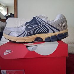 Nike Zoom Vomero 5 "Thunder Blue, Cream" Size 13 Brand New