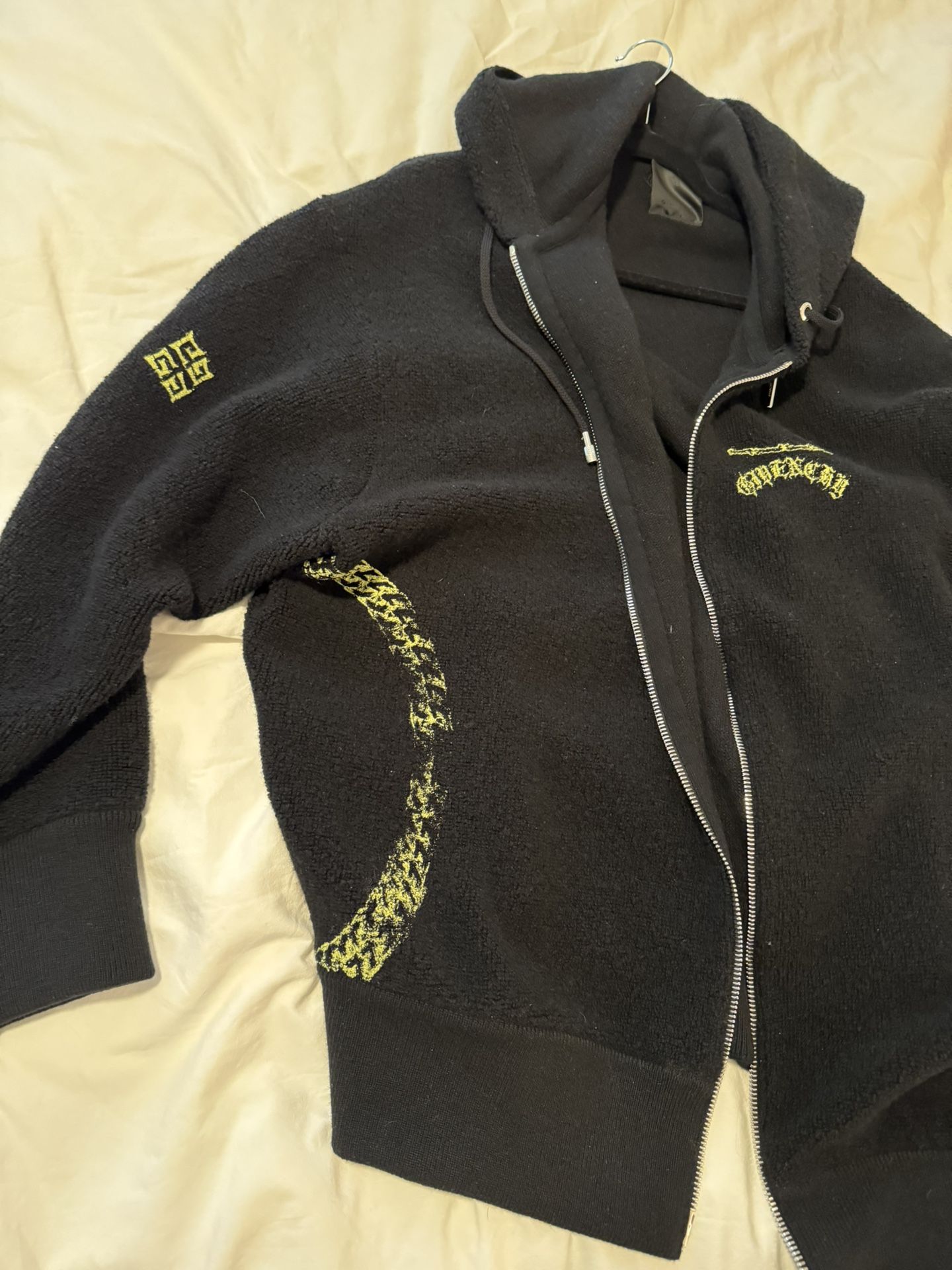 GIVENCHY Men’s Black Zip-Up Hoodie (XXL) | Asking: Best Offer Size: XXL | Condition: Like New