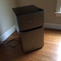 mini fridge 90 obo has to go today 