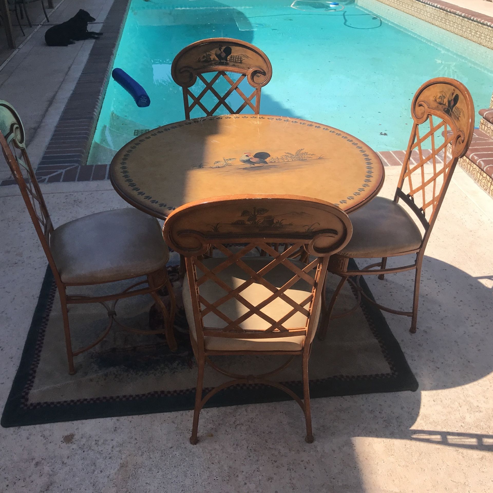 Country Distressed Style Breakfast Room Dining Table With 4 Padded Chairs