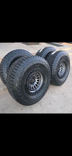 17" LOCK Mojave w/ 33" Hankook tires