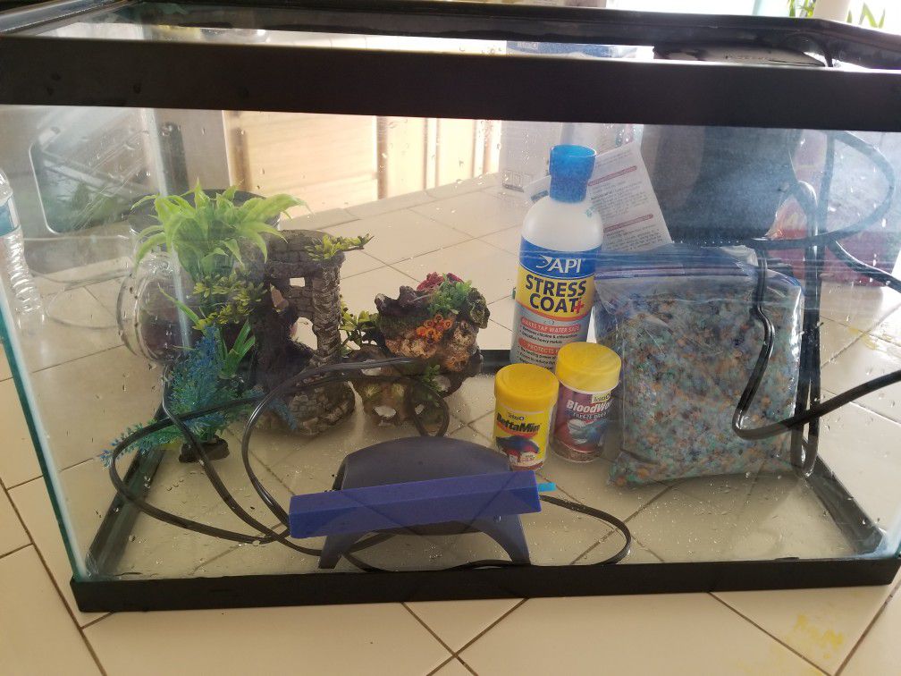 10 gal fish tank with supply