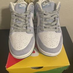 Size 9  Nike Dunk Low SB Holiday Special Sean Cliver Special Box