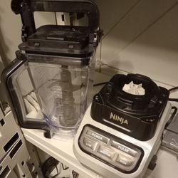1NINJA PRO BLENDER 1000 / 1 KEURIG K-ICED COFFEE MAKER / 20+ TEA PODS / 1 42 Pc POD DRAWER