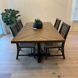 Magnolia Table With 4 Chairs