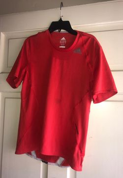 Used women’s adidas shirt size small