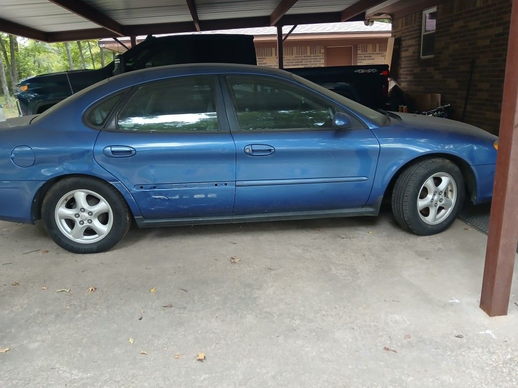 2003 Ford Taurus