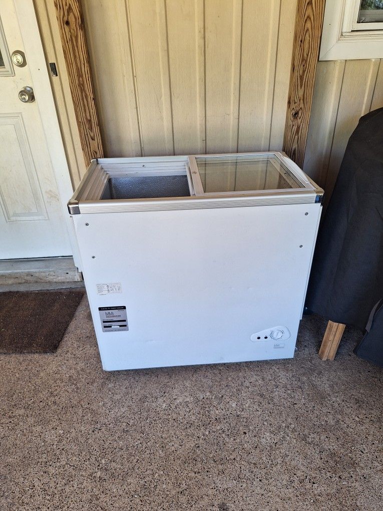 Reach In Refrigerator