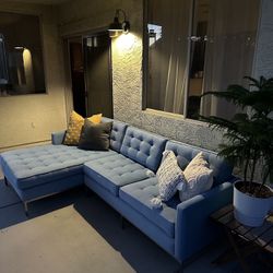 Indoor/outdoor Sectional Couch