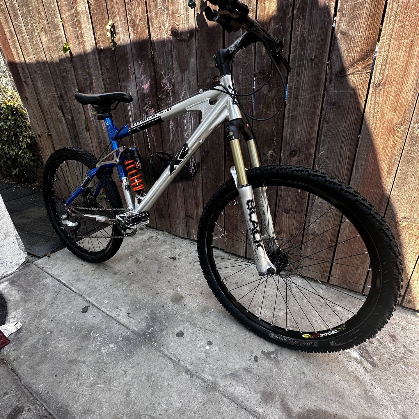 K2 Lithium Enduro Bike With Fox Dhx Rear Shock 210mm And Front Air