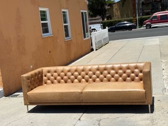 CB2 Savile Chesterfield Tufted Tan Leather Couch - Delivery Available 🚚