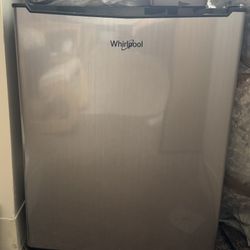 Whirlpool 2.7 cu ft Mini Refrigerator