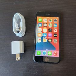 iPhone 7 - UNLOCKED - Like New 