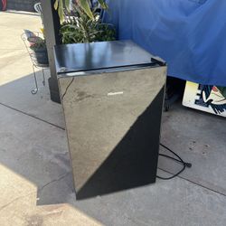 Mini Fridge- Hisense 