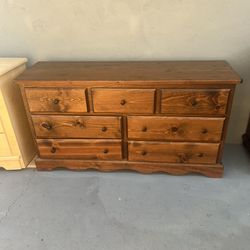 7 drawers wood Dresser