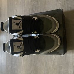 Jordan 4 fear brand new size 7y