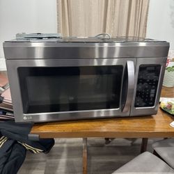 LG Over-The-Range Microwave (LMV1831BD)