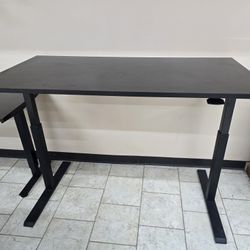 Office Desk - Pneumatic Adjustable Height