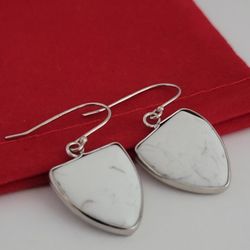 ❤️925 Precious Sterling Silver Triangle Shaped Howlite Drop Earrings!/ Aretes de Plata con Howlita! 👌🎁Post Tags: Aretes de Plata