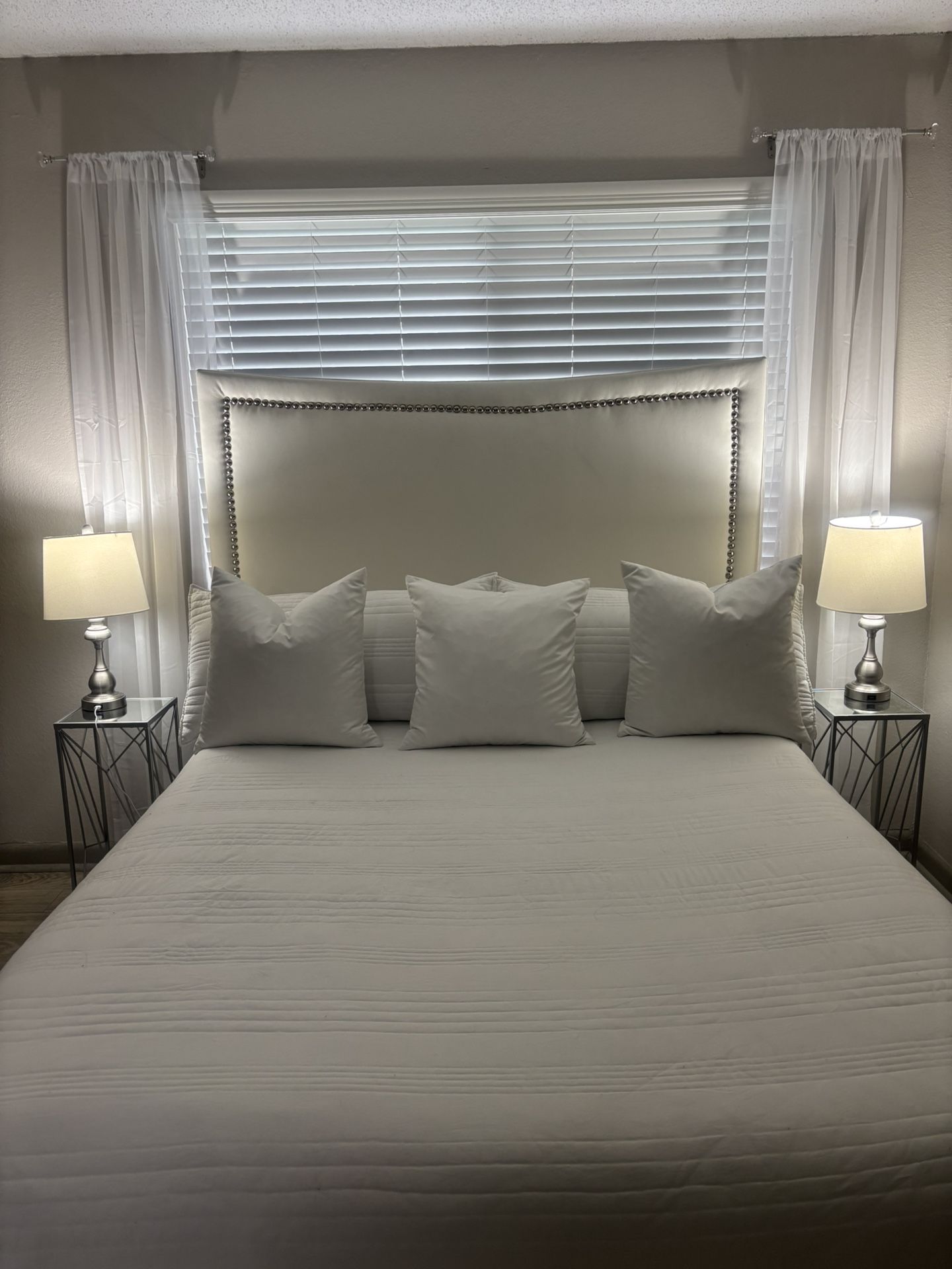 Bedroom Set (Mattress & Box Spring Not Included) 