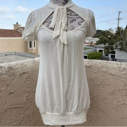 The Namuu bow tie-front medium