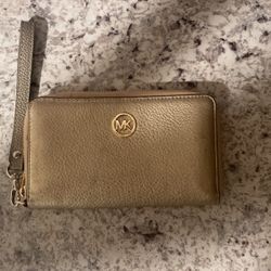 Michael Kors Gold Wallet. Looks Brand New