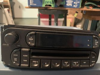 AM/FM/CD Player From 2006 Dodge Stratus