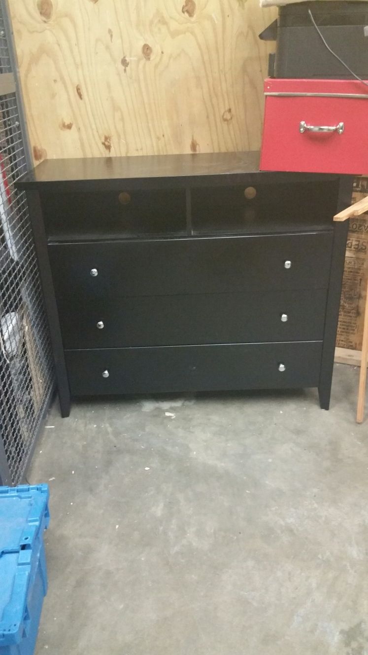 Nice clean dresser 50 bucks