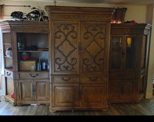 Entertainment center