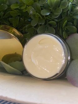 Crema Blanqueadora Hidrata Y Quita Manchas