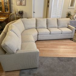 Beige Sectional (FREE Delivery 🚚)