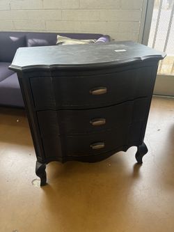 3 Drawer Nightstand In Antique Black 