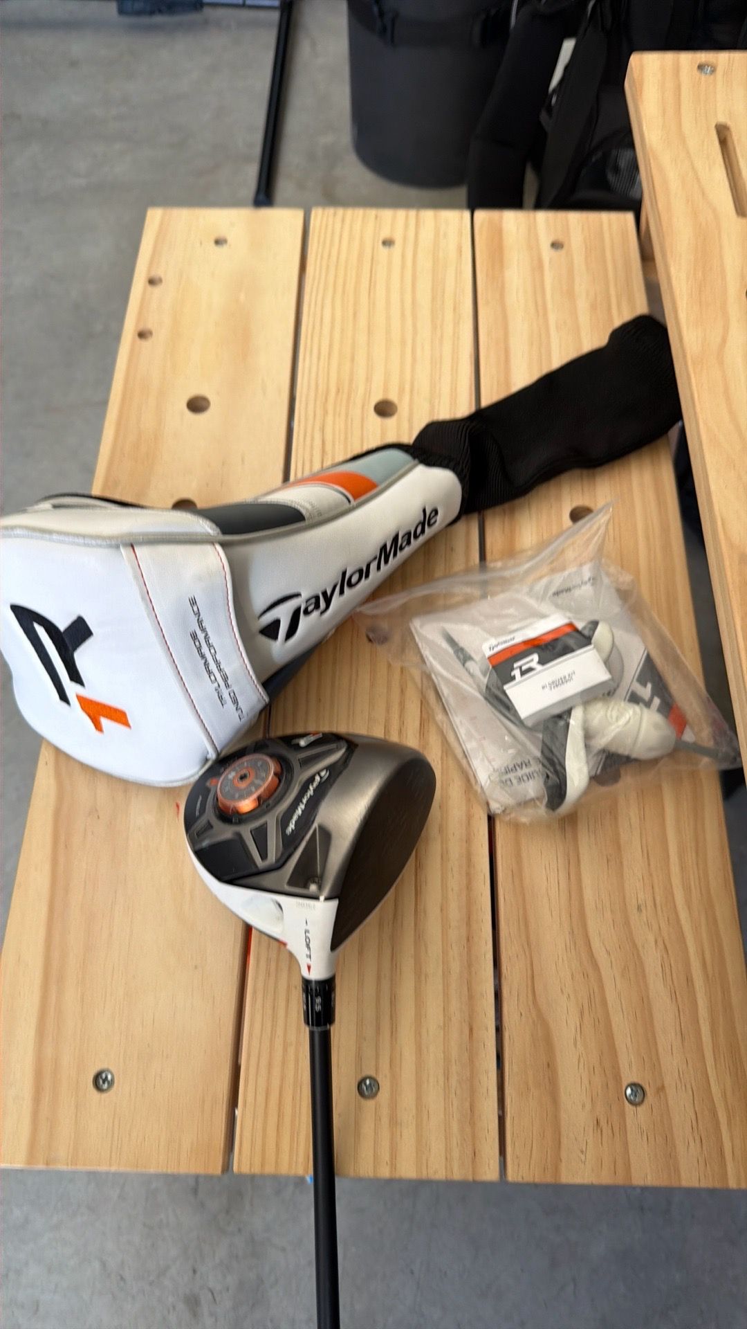 Taylormade R1 Driver with cover and tool