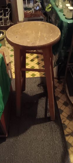 VINTAGE WOODEN STOOL