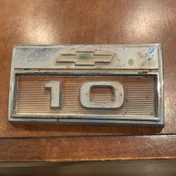 C10 Emblem (1966)