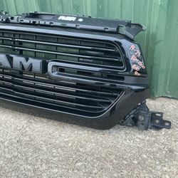 2019 2022 Dodge Ram 1500 Grille Good Condition Oem 
