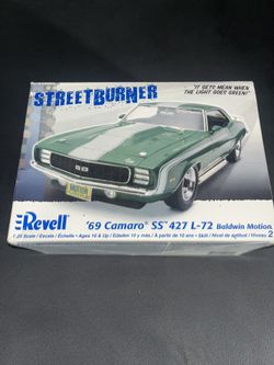 REVELL 1/25 STREET BURNER 1969 CAMARO SS 427 L-72 PLASTIC MODEL CAR KIT