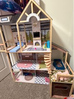 Wooden Dollhouse