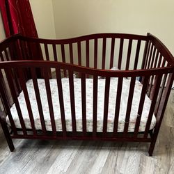 Crib with mattress, bedsheet, waterproof mattess protector