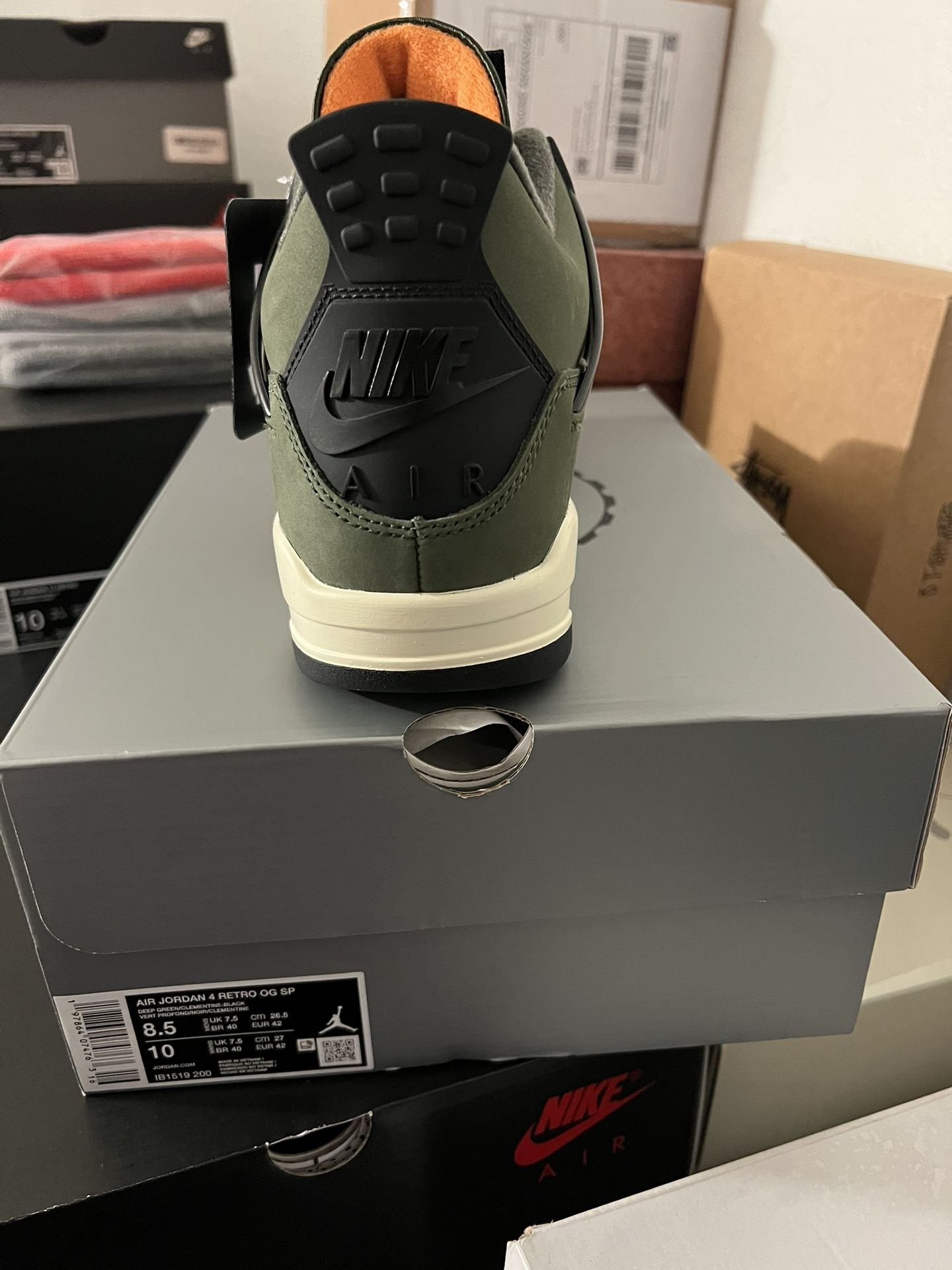 Jordan 4 Undefeated